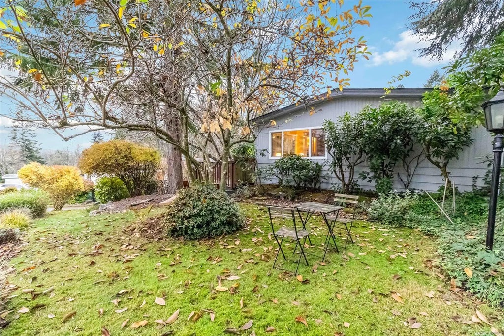 5838 Blythwood Rd 4, Sooke