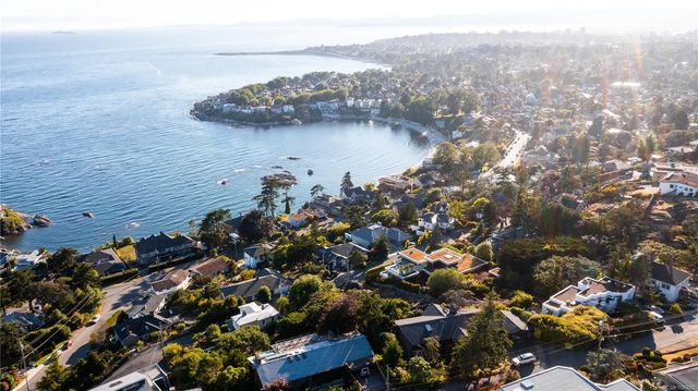 2 of 21 - 176 Barkley Terr, Oak Bay, BC