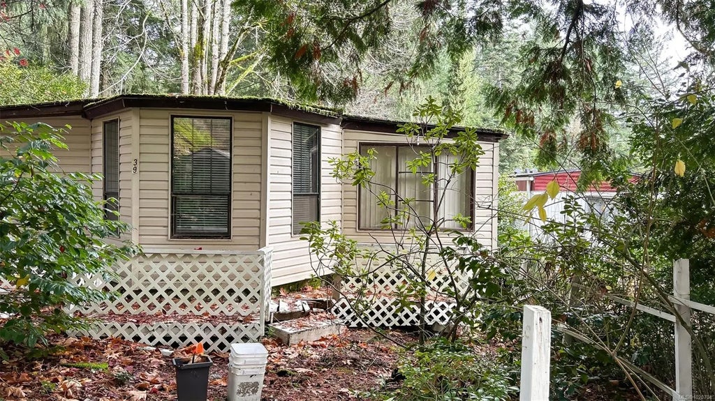 2500 Florence Lake Rd 39, Langford