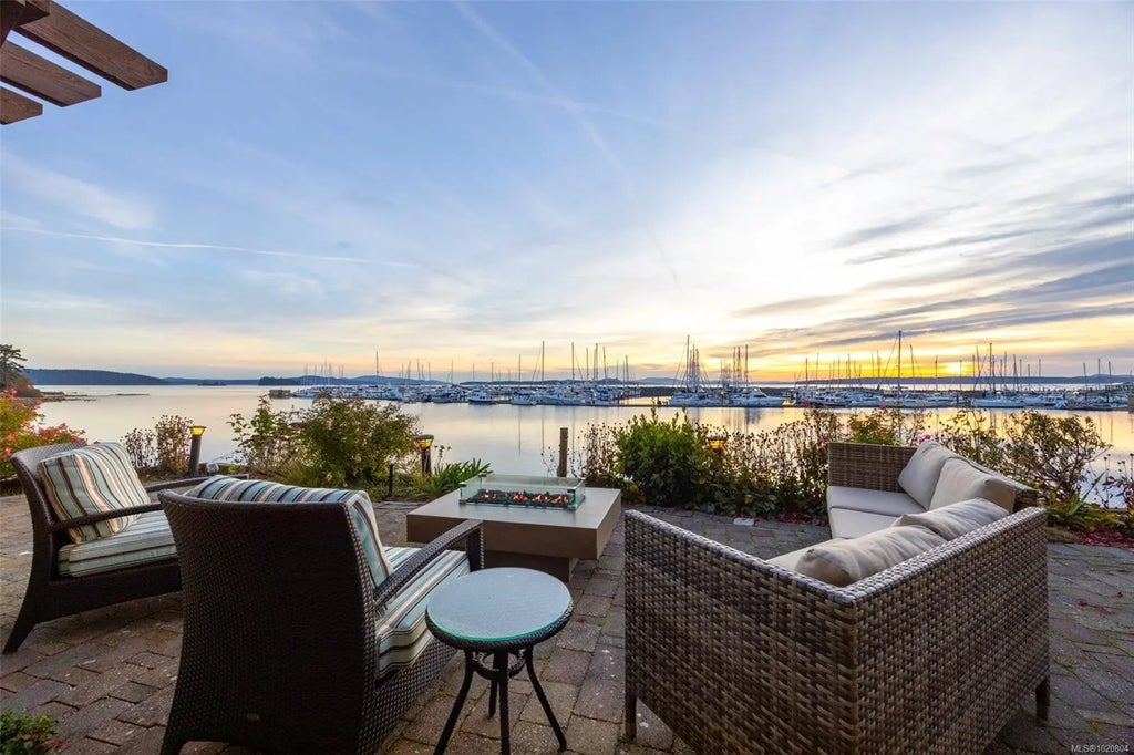 9949 Third St 101, Sidney