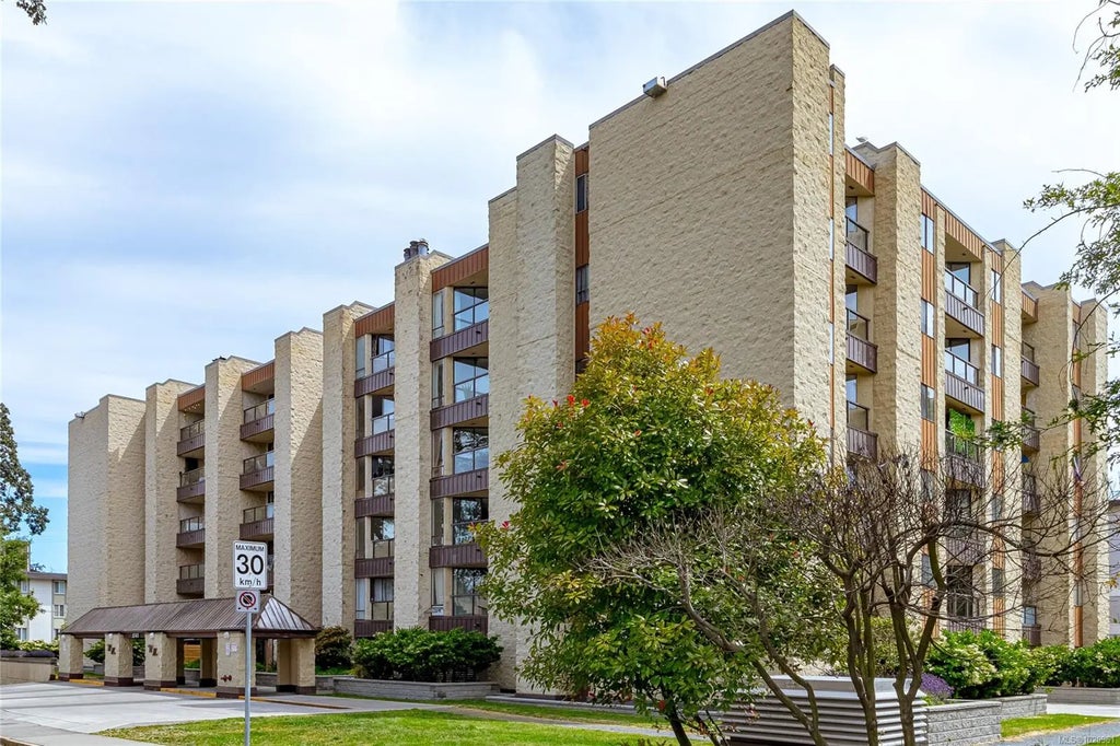 1745 Leighton Rd 501, Victoria