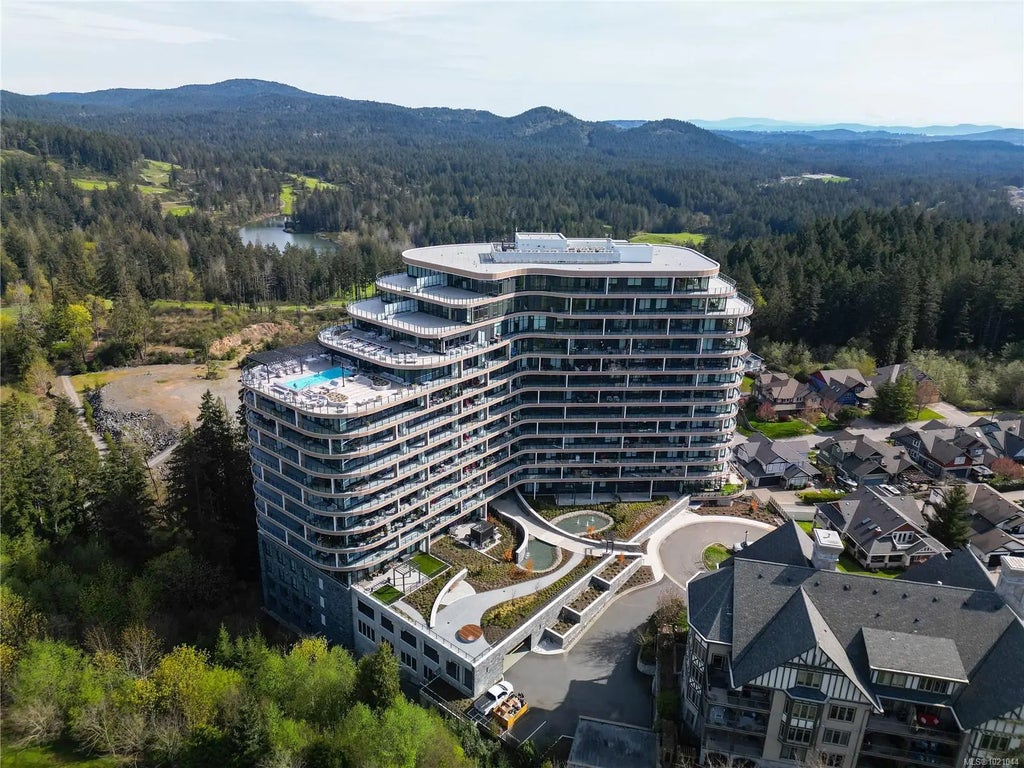 2000 Hannington Rd 1402, Langford