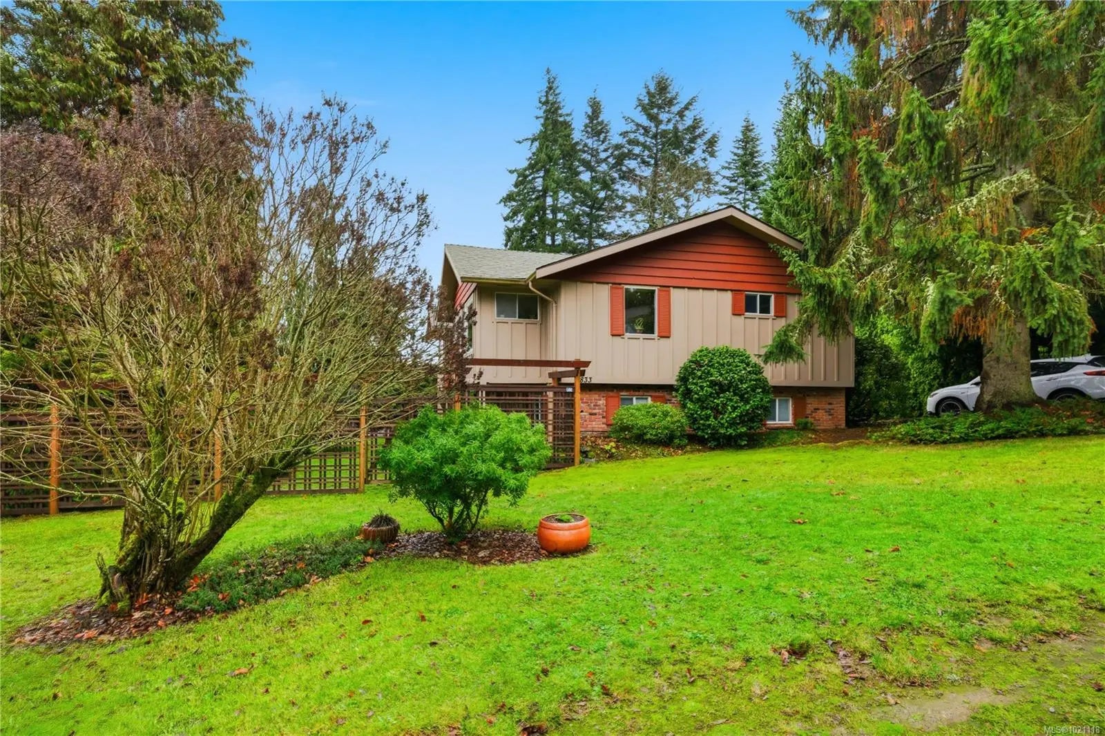 833 Alvarado Terr, in the city of Saanich Real Estate in BC by ,