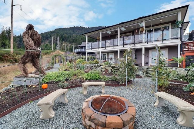 2 of 20 - 643 John Wilson Pl, Ladysmith, BC