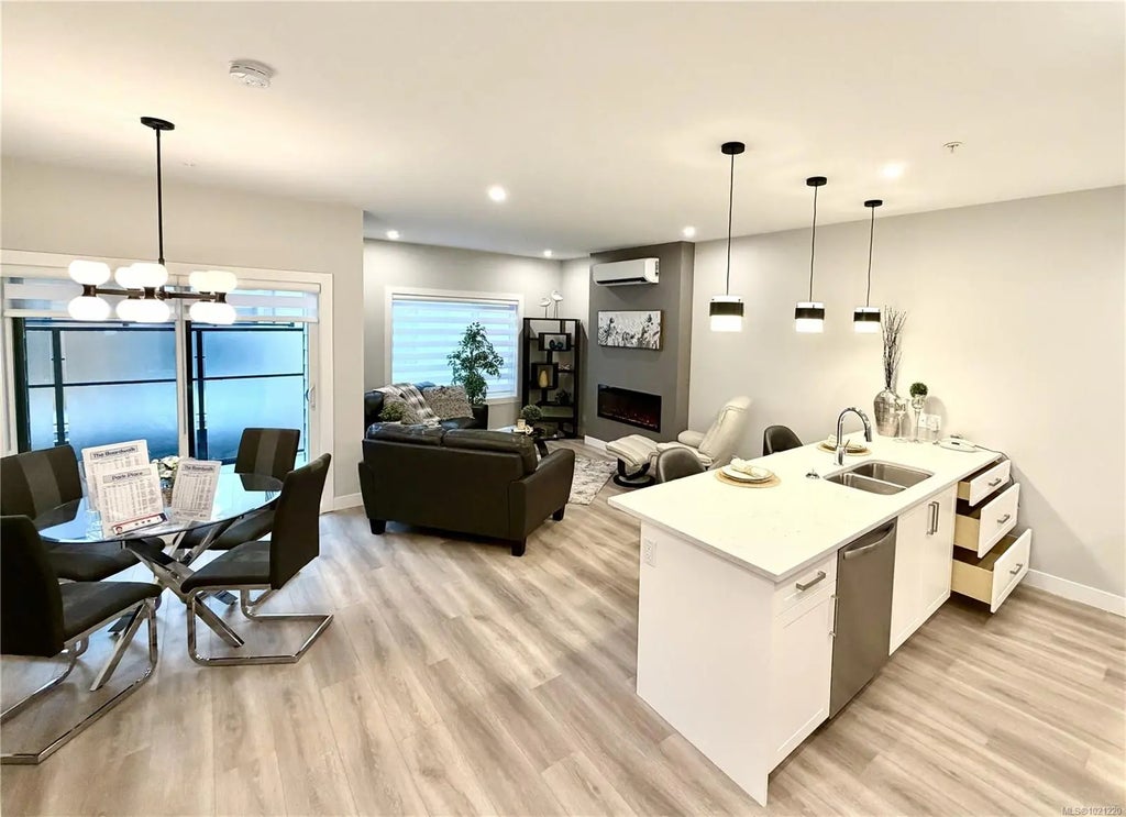 918 Jenkins Ave 505, Langford