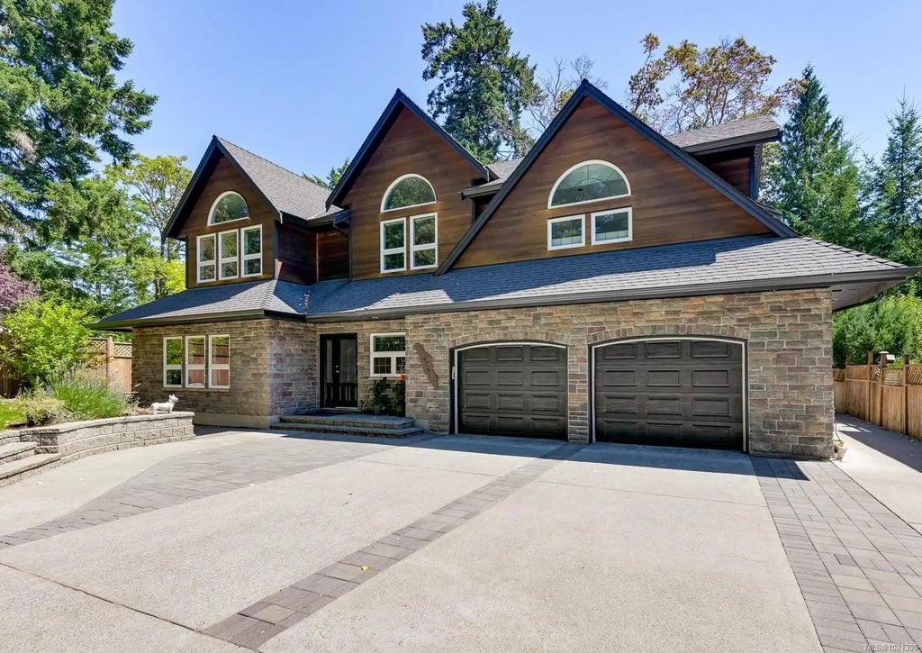 6799 Jedora Dr, Central Saanich