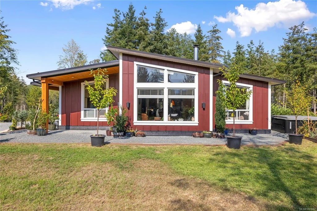 440 Gilbert Rd, Qualicum Beach