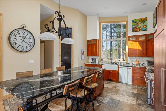 4 of 40 - 440 Gilbert Rd, Qualicum Beach, BC