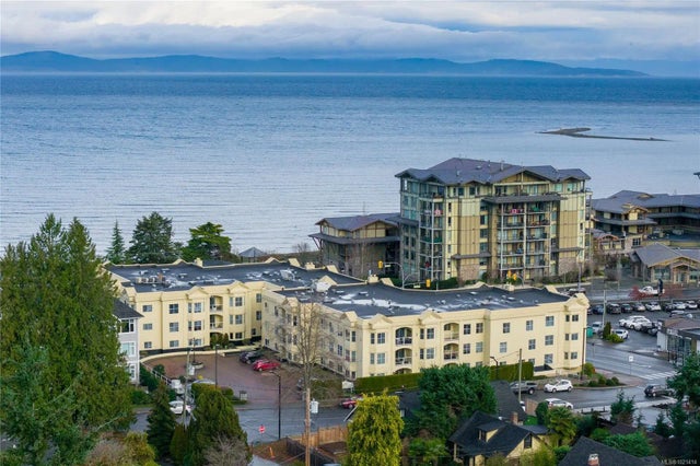 220 Island Hwy W 406, Parksville