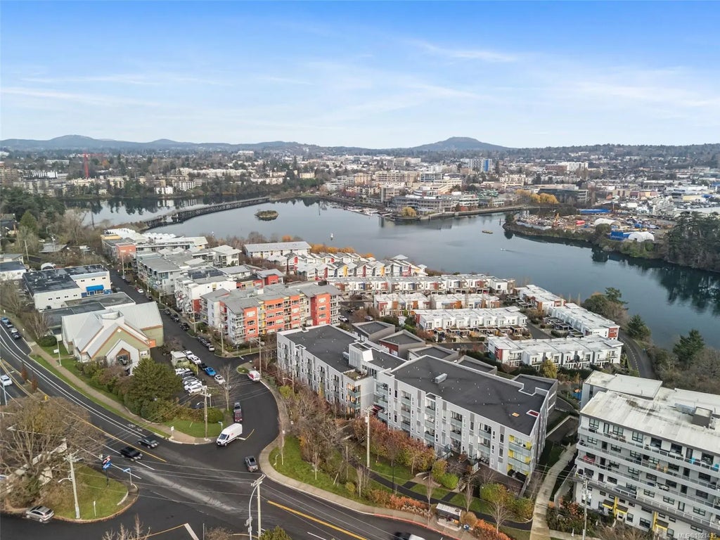 767 Tyee Rd 404, Victoria