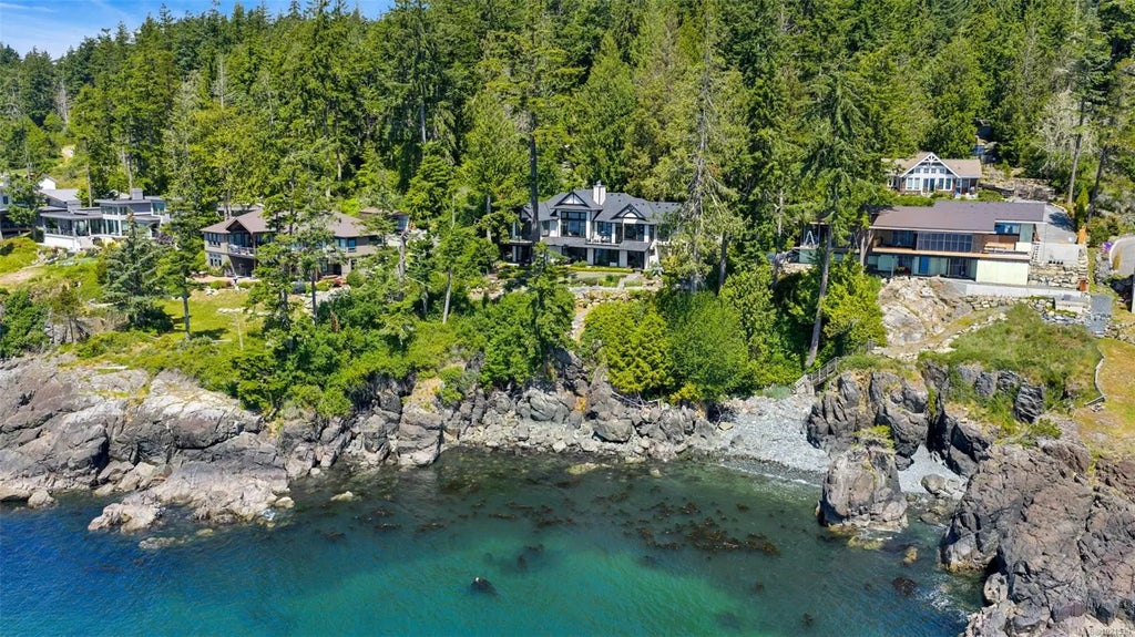 2476 Lighthouse Point Rd, Sooke