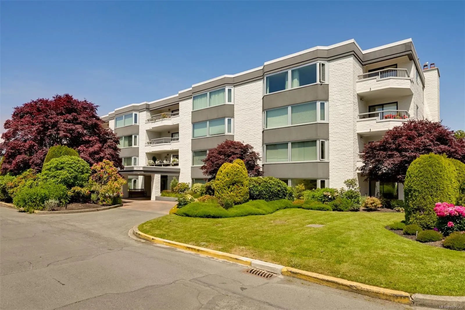 1370 Beach Dr 409, in the city of Oak Bay Real Estate in BC by ,