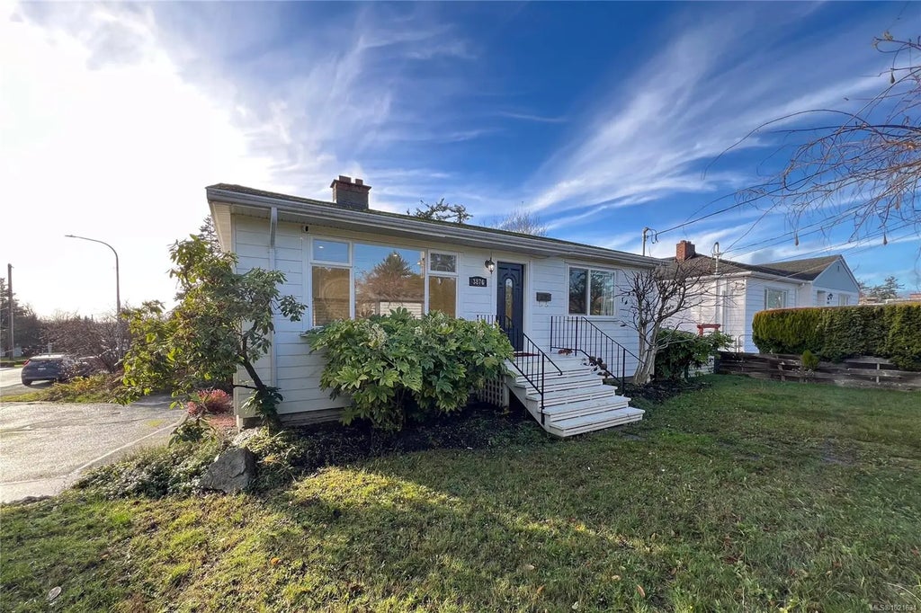 3876 Carey Rd, Saanich