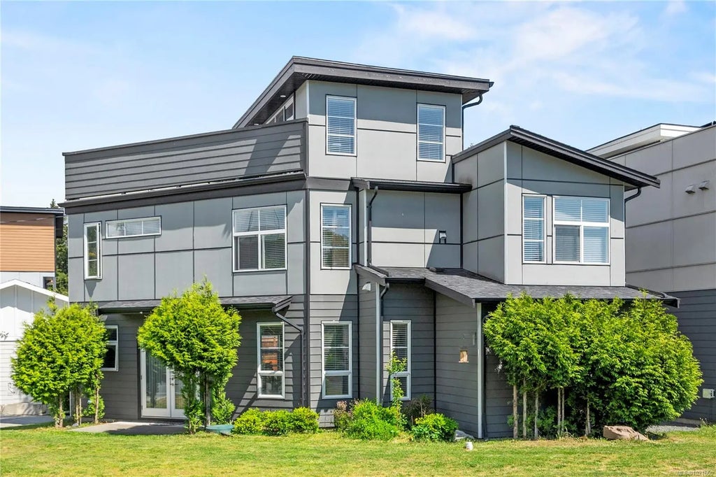 701 Strandlund Ave, Langford