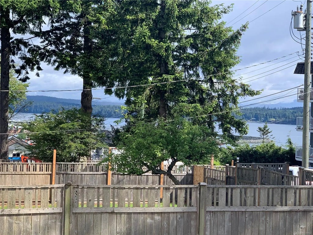 901 Dogwood St, Campbell River