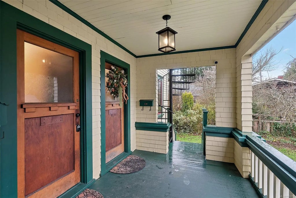 132 Government St S, Victoria