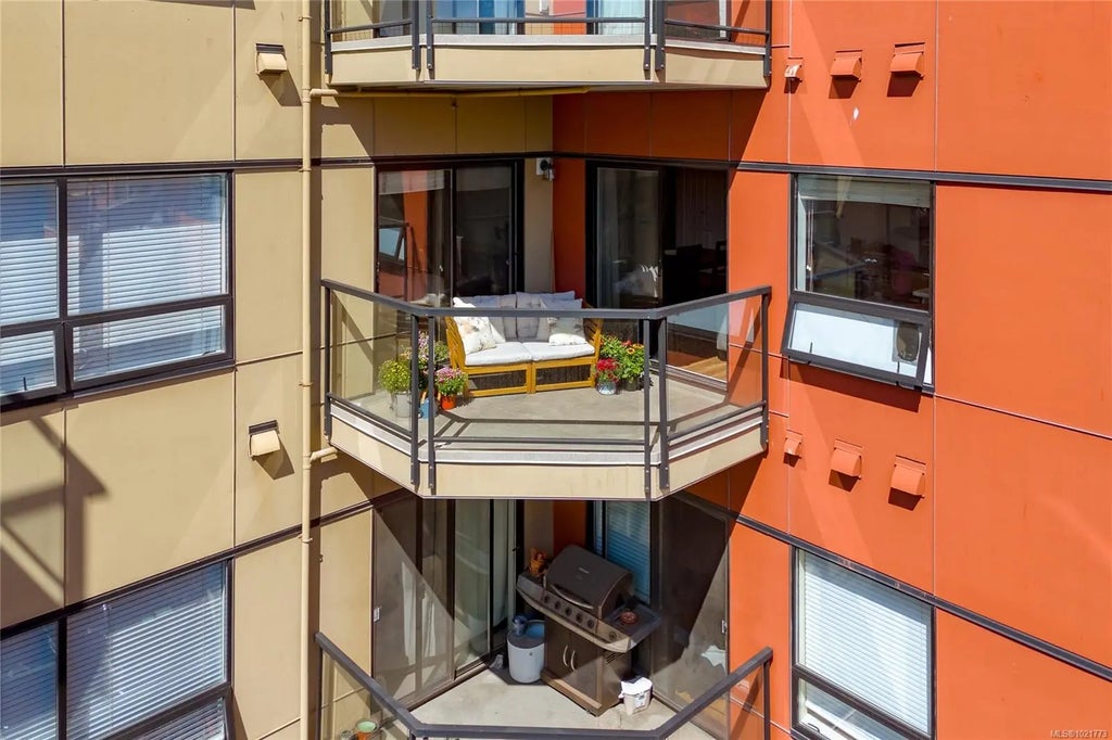 870 Short St 408, Saanich