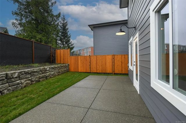 2 of 16 - 2317 Mcdonald Rd B, Comox, BC