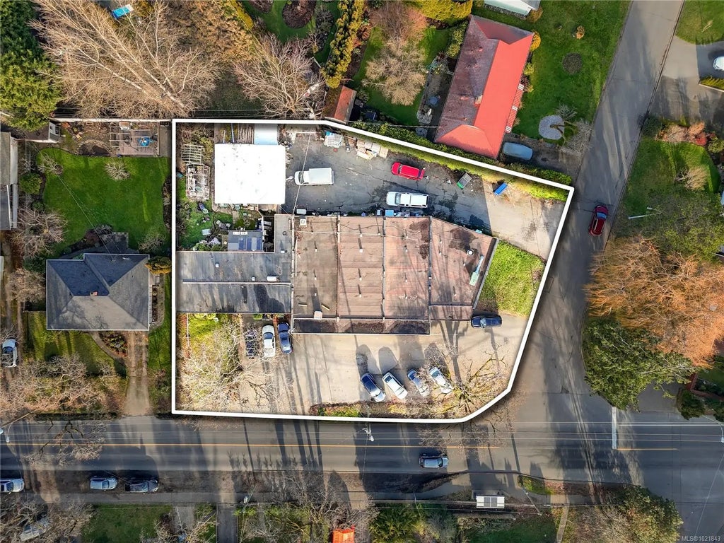 660 Burnside Rd W, Saanich