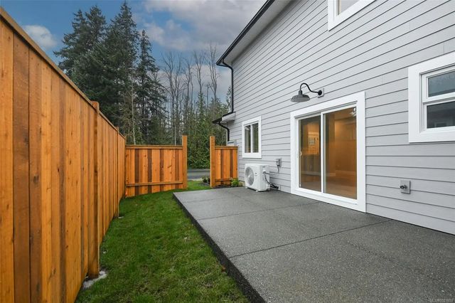 2 of 8 - 2317 Mcdonald Rd A, Comox, BC