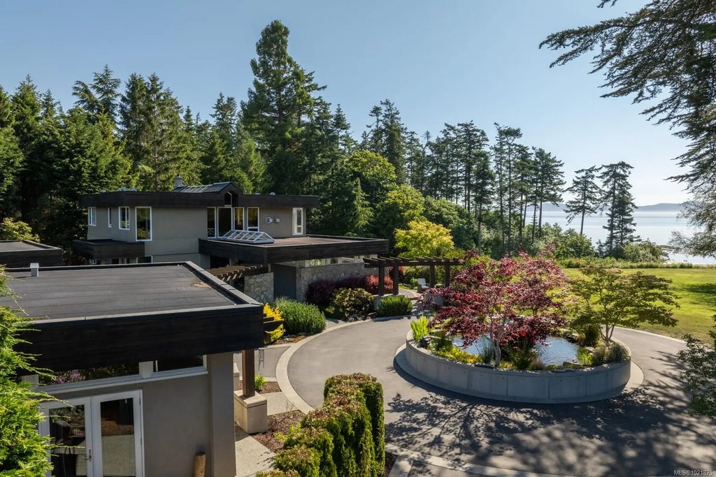5605 Parker Ave, Saanich