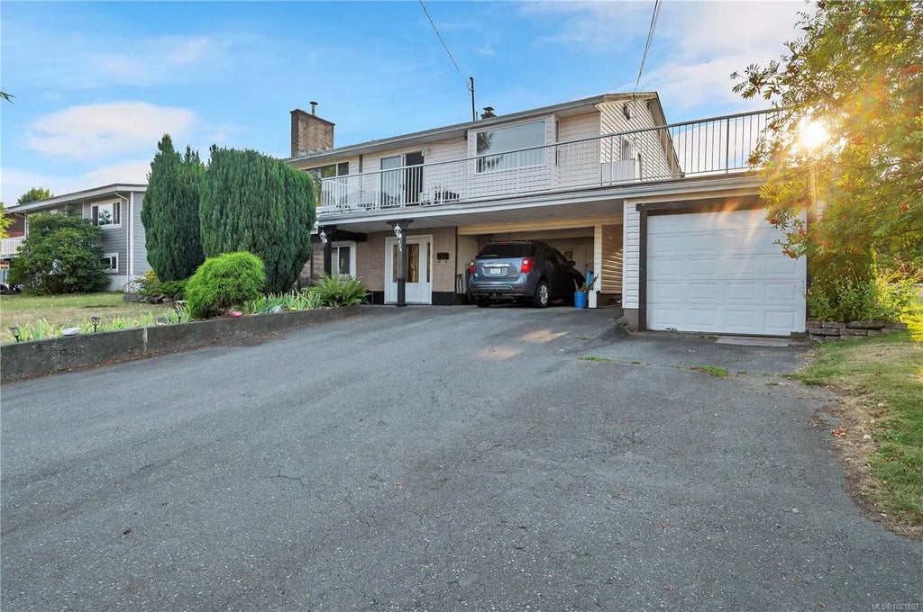 904 Alder St S, Campbell River
