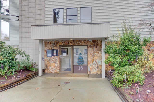 2 of 32 - 18 King George St 206, Lake Cowichan, BC