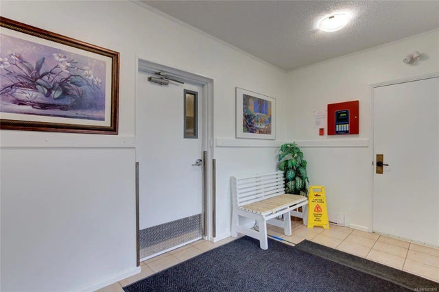 3 of 32 - 18 King George St 206, Lake Cowichan, BC