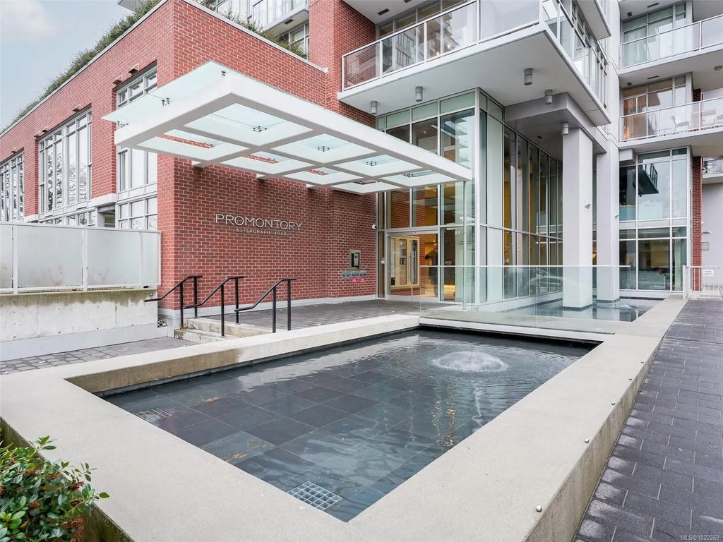 83 Saghalie Rd 1007, Victoria