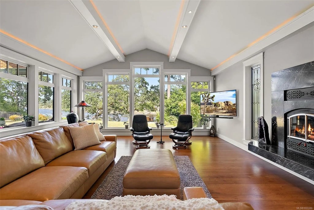 2751 Shoreline Dr, View Royal