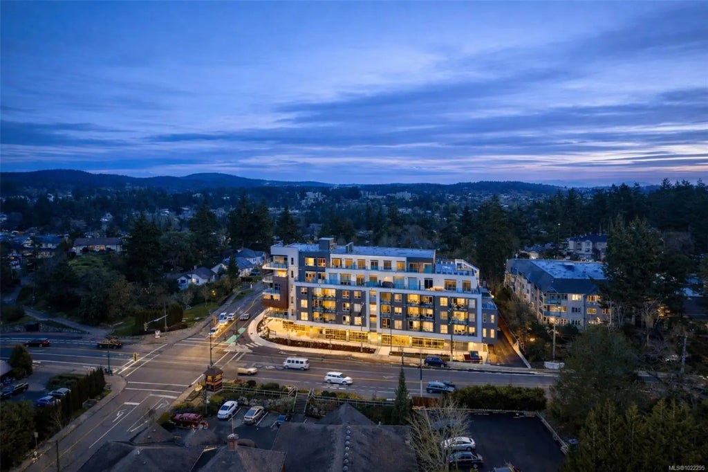 258 Helmcken Rd 204, View Royal