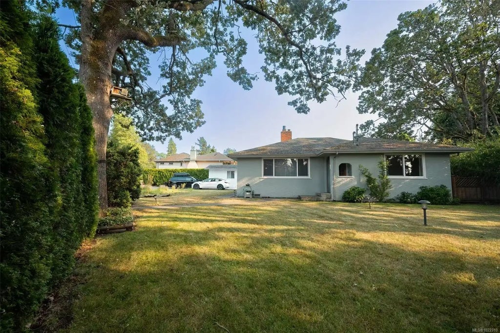 3956 Cedar Hill Cross Rd, Saanich