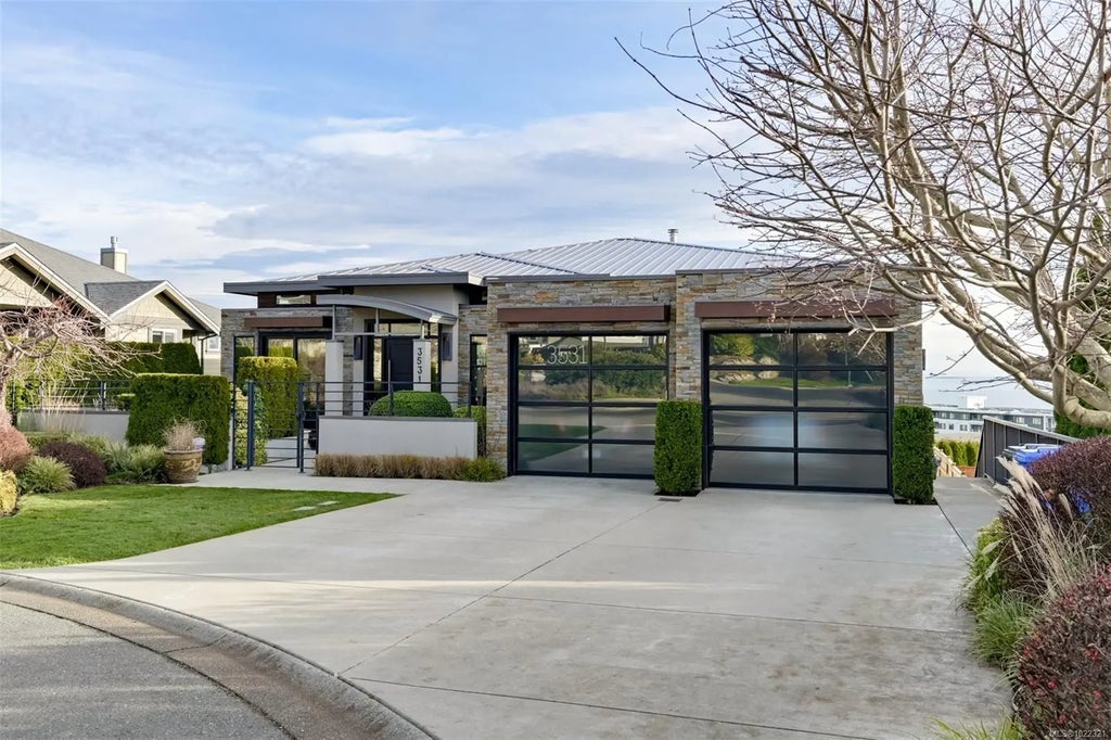 3531 Proudfoot Pl, Colwood