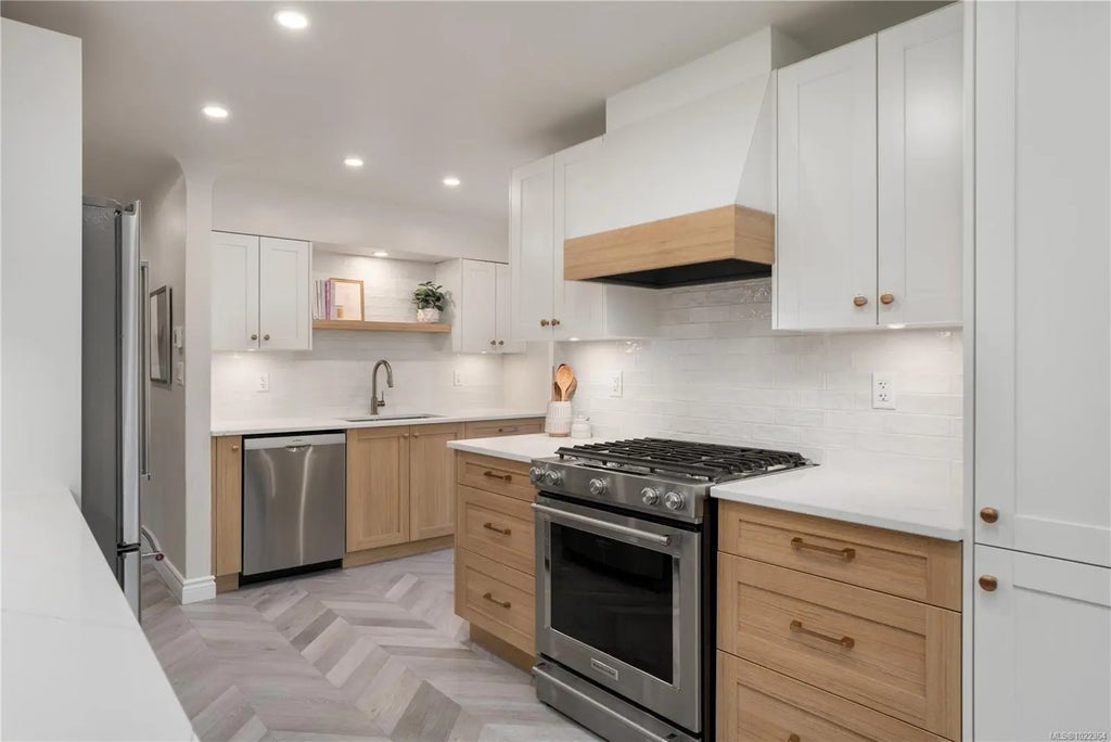 610 Baker St, Saanich