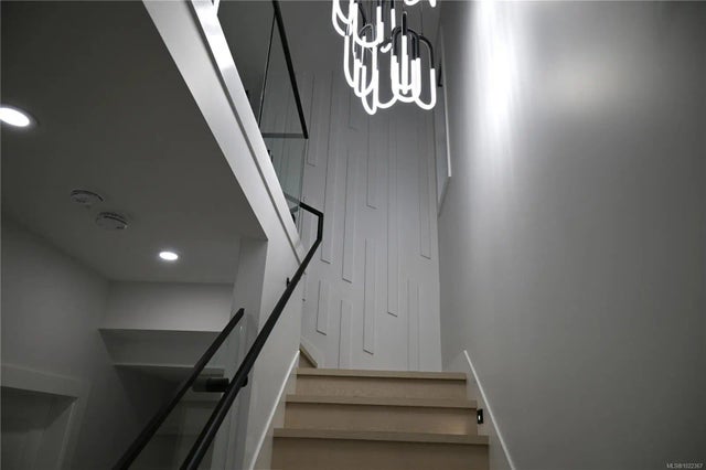 3 of 29 - 3927 Jingle Pot Rd, Nanaimo, BC