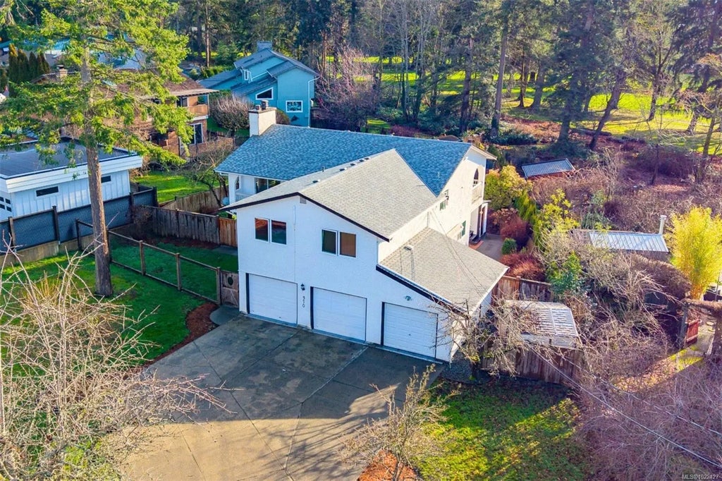 370 Georgia Crt, Comox