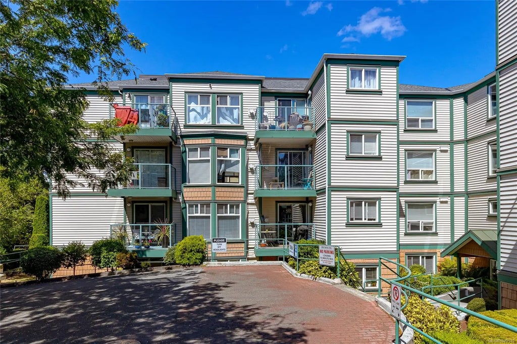 894 Vernon Ave 212, Saanich