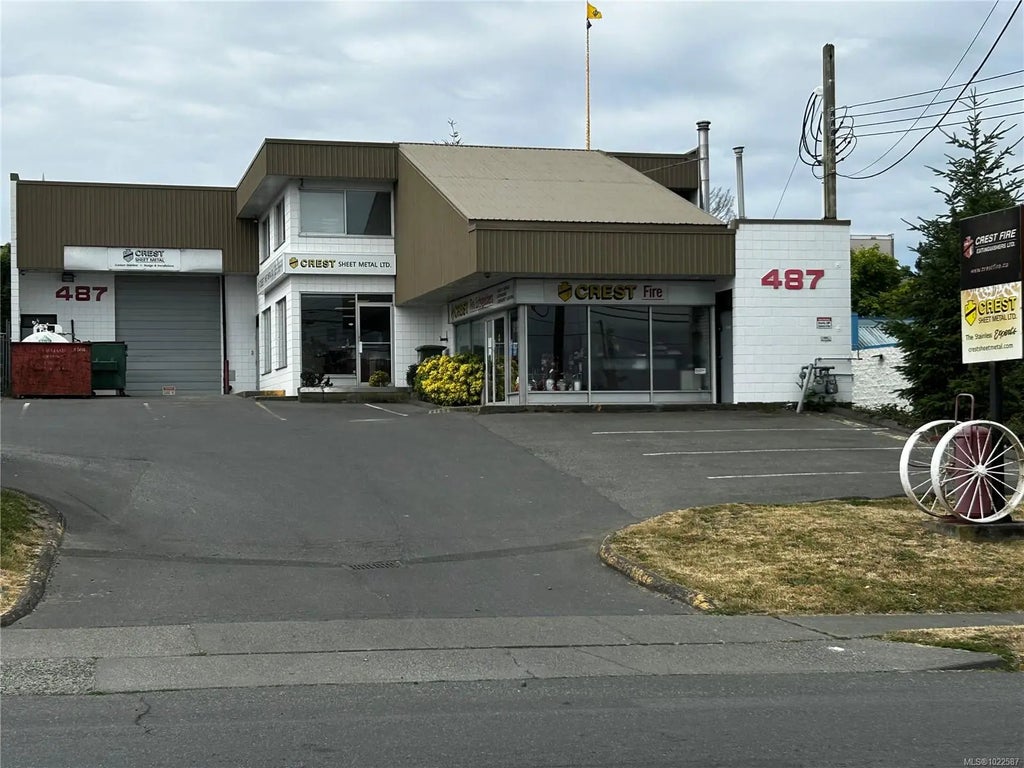 487 Burnside Rd E, Victoria