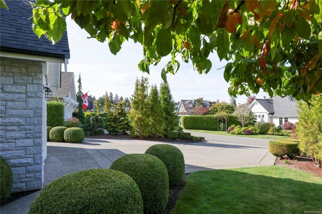 5 of 51 - 992 Bluffs Dr, Qualicum Beach, BC