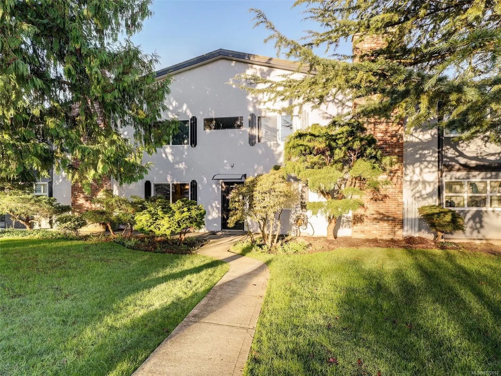 3244 Seaton St 101, Saanich