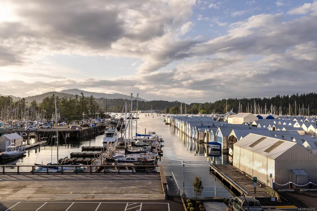 2270 Harbour Rd 201, Sidney