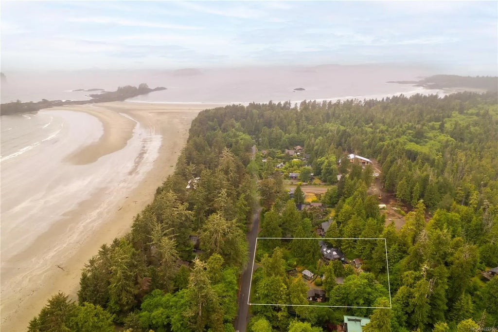 1364 Chesterman Beach Rd, Tofino
