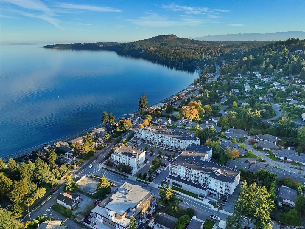 5118 Cordova Bay Rd 302, Saanich
