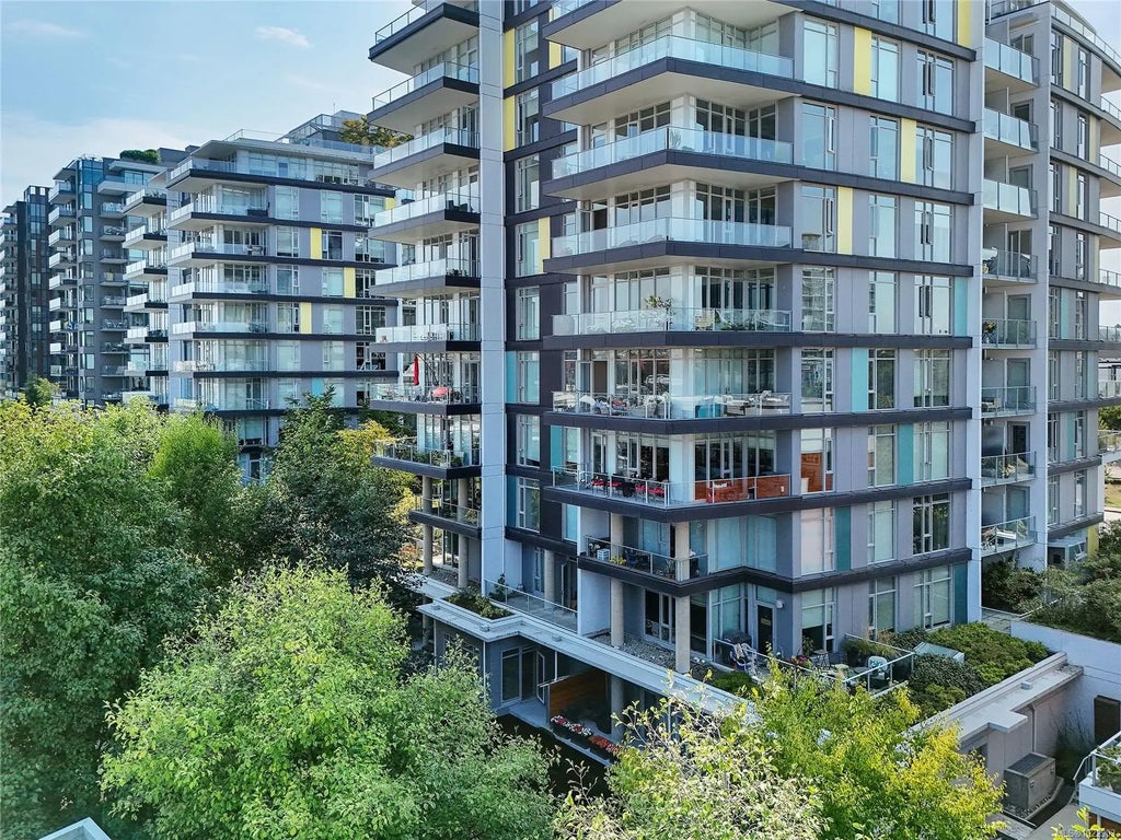 379 Tyee Rd 204, Victoria