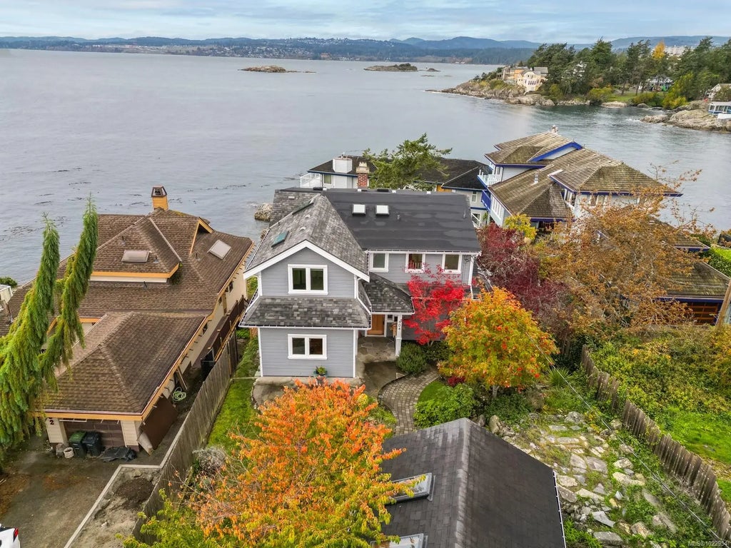 404 Constance Ave, Esquimalt