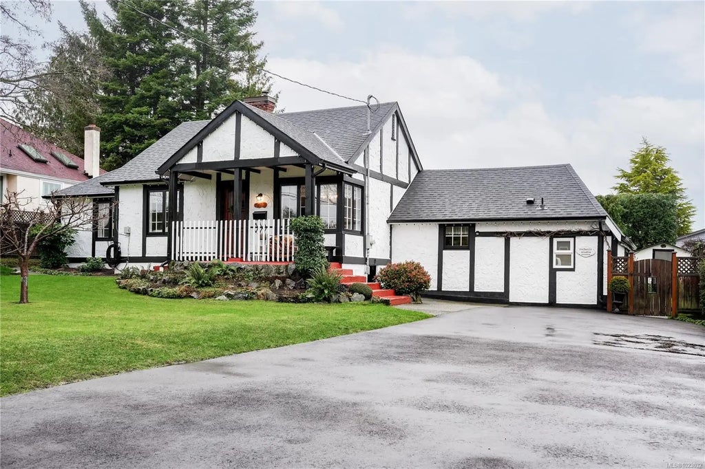 841 Mann Ave, Saanich