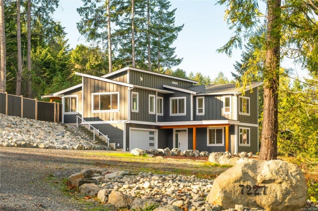 7227 Aulds Rd, Lantzville