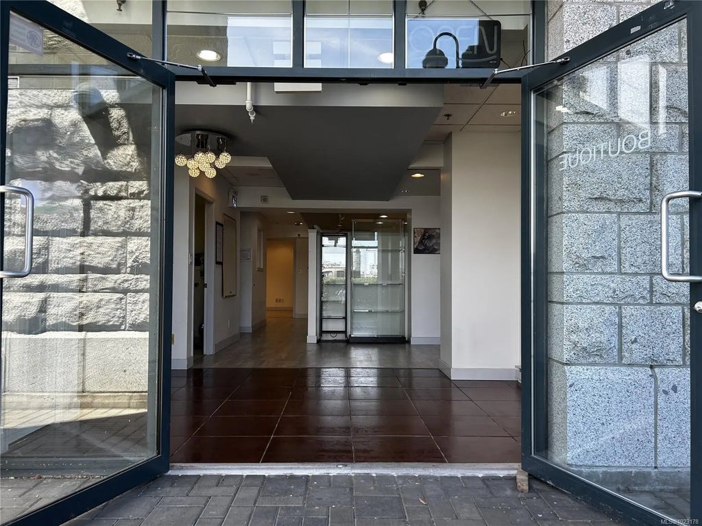 19 Dallas Rd 102, Victoria