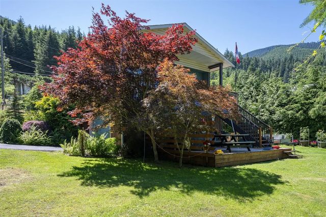 2 of 40 - 561 Macmillan Dr, Sayward, BC