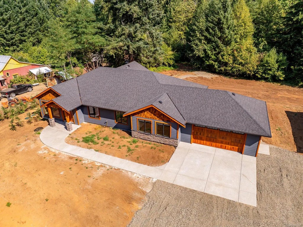 3368 Small Rd, Courtenay